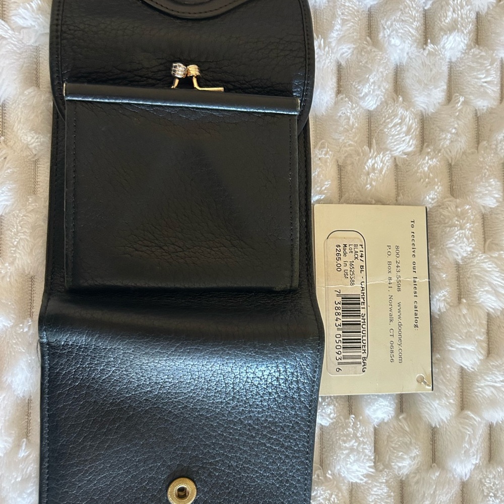 Vintage women's Dooney & Bourke Black Leather wallet - Picture 4 of 5
